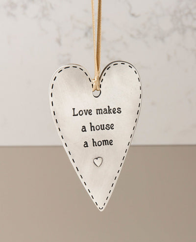 מתלה   Love makes a house a home (10138070086)